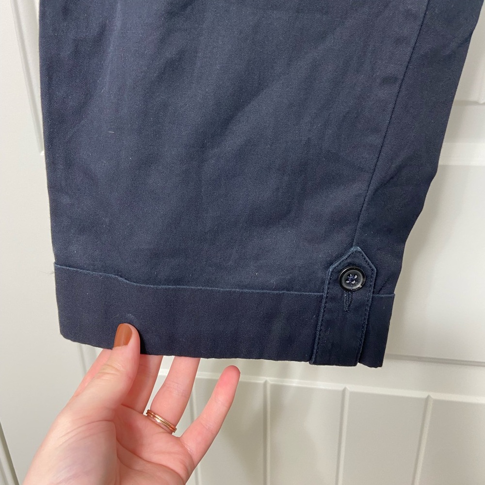 EUC Lands End women’s navy button hem capri cropped khaki pants bottoms 8 petite - Picture 3 of 6
